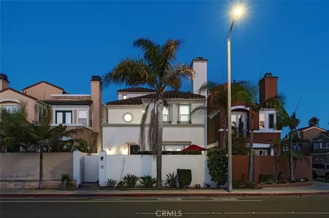 304 Goldenwest St, Huntington Beach, CA 92648