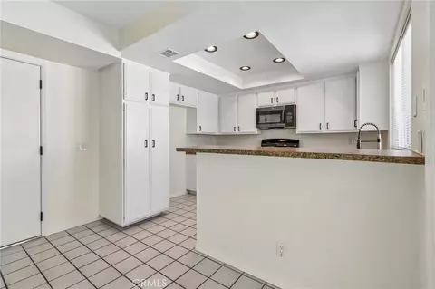 Kitchen - 330 King Ct, Hemet, CA 92543 photo 1 of 4