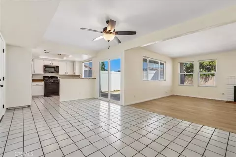 Living - 330 King Ct, Hemet, CA 92543 photo 7 of 8