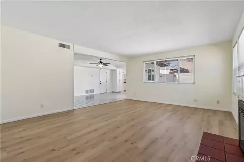 Living - 330 King Ct, Hemet, CA 92543 photo 2 of 8