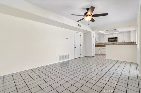 Living - 330 King Ct, Hemet, CA 92543 photo 6 of 8