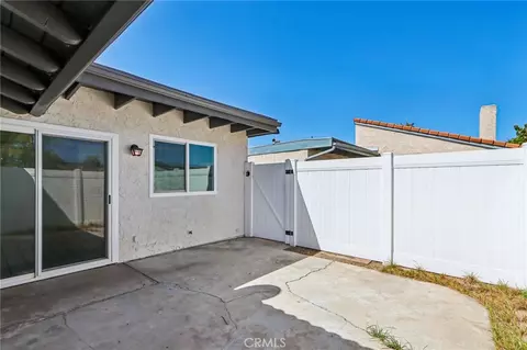 Exterior - 330 King Ct, Hemet, CA 92543 photo 5 of 9