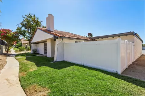 Exterior - 330 King Ct, Hemet, CA 92543 photo 3 of 9