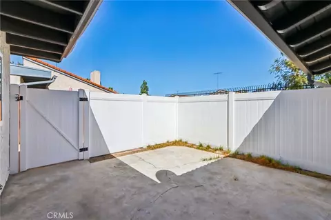 Exterior - 330 King Ct, Hemet, CA 92543 photo 4 of 9