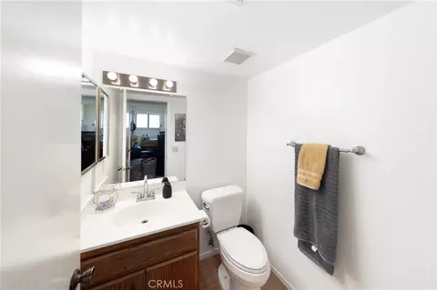 Bath - 1117 Symeron Ct, Perris, CA 92570 photo 1 of 3