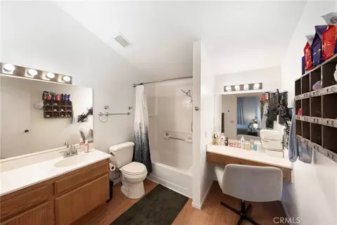 Bath - 1117 Symeron Ct, Perris, CA 92570 photo 2 of 3
