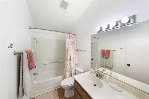 Bath - 1117 Symeron Ct, Perris, CA 92570 photo 3 of 3