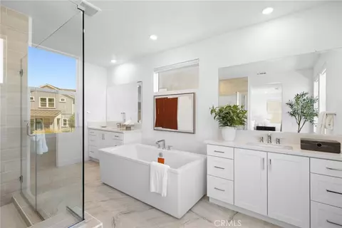Bath - 446 Sonia, Irvine, CA 92618 photo 4 of 4