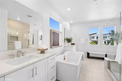 Bath - 446 Sonia, Irvine, CA 92618 photo 3 of 4