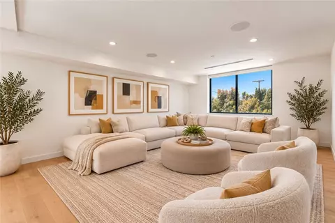 3859 S Centinela Ave, Los Angeles, CA 90066