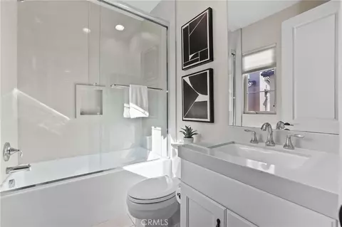 Bath - 10 Shadybend, Irvine, CA 92602 photo 3 of 5