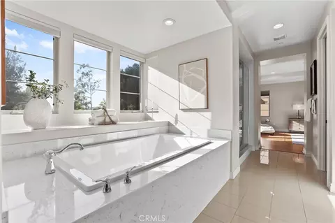 Bath - 10 Shadybend, Irvine, CA 92602 photo 5 of 5