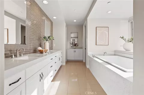 Bath - 10 Shadybend, Irvine, CA 92602 photo 4 of 5