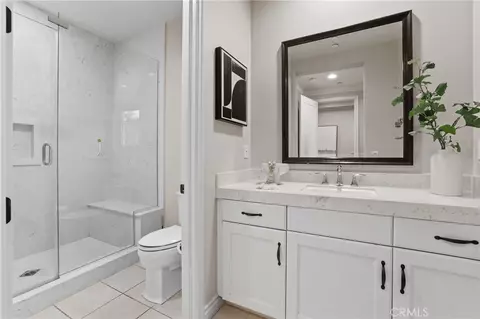 Bath - 10 Shadybend, Irvine, CA 92602 photo 2 of 5