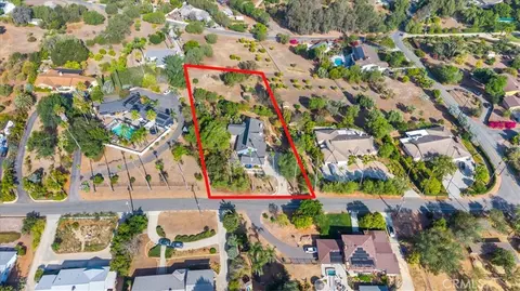 View/Area - 1731 Fuerte St, Fallbrook, CA 92028 photo 2 of 3