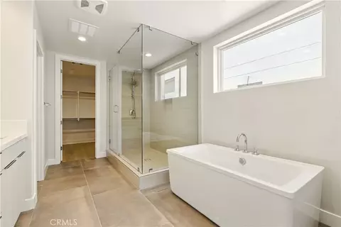 Bath - 133 Apron, Irvine, CA 92618 photo 6 of 7