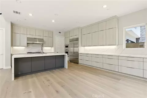 Kitchen - 133 Apron, Irvine, CA 92618 photo 3 of 3