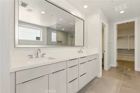 Bath - 133 Apron, Irvine, CA 92618 photo 4 of 7