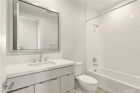 Bath - 133 Apron, Irvine, CA 92618 photo 7 of 7