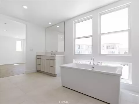 Bath - 125 Apron, Irvine, CA 92618 photo 2 of 5