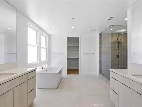 Bath - 125 Apron, Irvine, CA 92618 photo 1 of 5