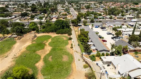 9905 Cedar Ave, Bloomington, CA 92316 photo 2