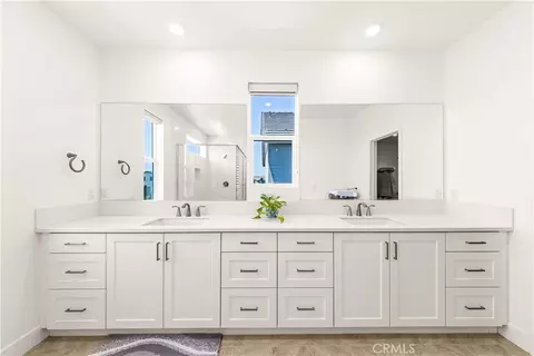 Bath - 405 Clipper, Irvine, CA 92618 photo 2 of 5