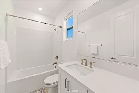 Bath - 405 Clipper, Irvine, CA 92618 photo 4 of 5