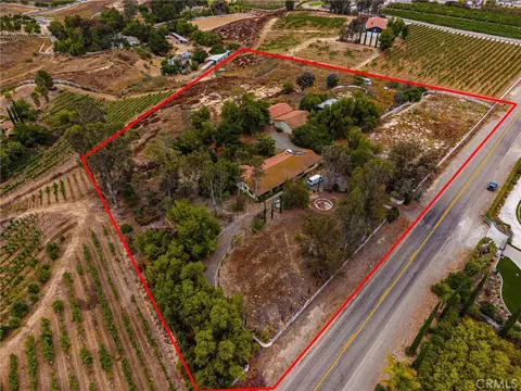 View/Area - 33545 Madera De Playa, Temecula, CA 92592 photo 4 of 26