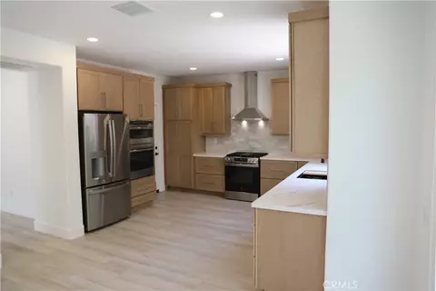 Kitchen - 131 Brooks Ct, Simi Valley, CA 93065 photo 2 of 2