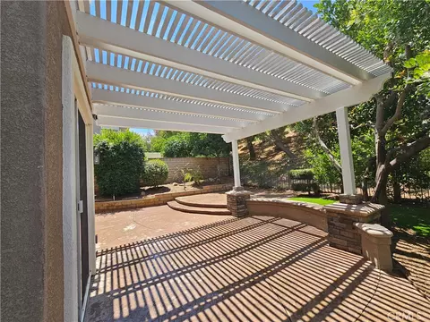 Exterior - 131 Brooks Ct, Simi Valley, CA 93065 photo 7 of 10