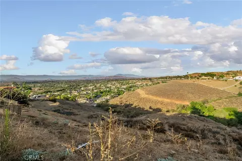 View/Area - 16584 Creekside, Riverside, CA 92503 photo 1 of 3