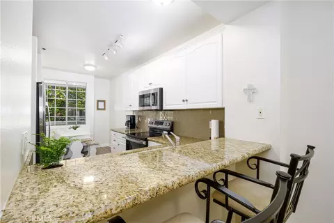 20301 Bluffside Cir #211, Huntington Beach, CA 92646