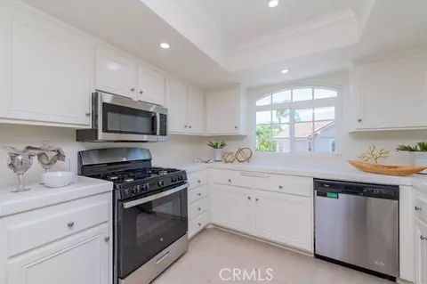 Kitchen - 2310 Cascade, Tustin, CA 92782 photo 2 of 3