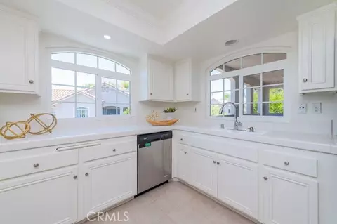 Kitchen - 2310 Cascade, Tustin, CA 92782 photo 3 of 3