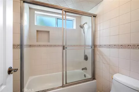 Bath - 7 Wilking Dr, Irvine, CA 92620 photo 3 of 4