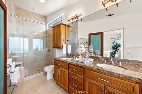 Bath - 2166 Ruby Pl, Laguna Beach, CA 92651 photo 3 of 5