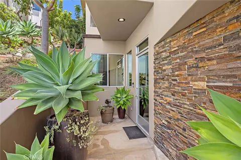 Exterior - 2166 Ruby Pl, Laguna Beach, CA 92651 photo 2 of 6