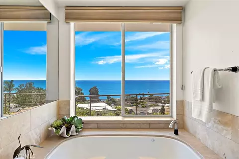 Bath - 2166 Ruby Pl, Laguna Beach, CA 92651 photo 4 of 5
