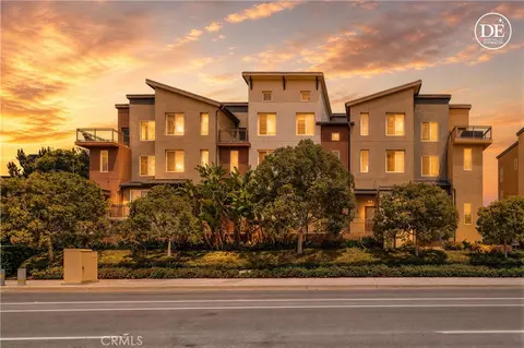 Exterior - 83 Waldorf, Irvine, CA 92612 photo 1 of 10