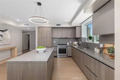 Kitchen - 39 S Los Robles Ave #6020, Pasadena, CA 91101 photo 2 of 3