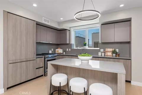 Kitchen - 39 S Los Robles Ave #6020, Pasadena, CA 91101 photo 1 of 3