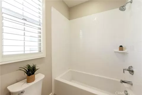 Bath - 146 Rotunda, Irvine, CA 92620 photo 3 of 3