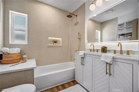 Bath - 4155 Keever Ave, Long Beach, CA 90807 photo 3 of 3