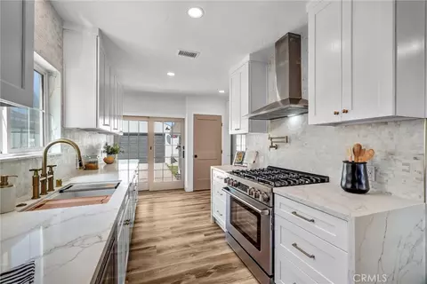 Entry Way - 4155 Keever Ave, Long Beach, CA 90807 photo 1 of 1
