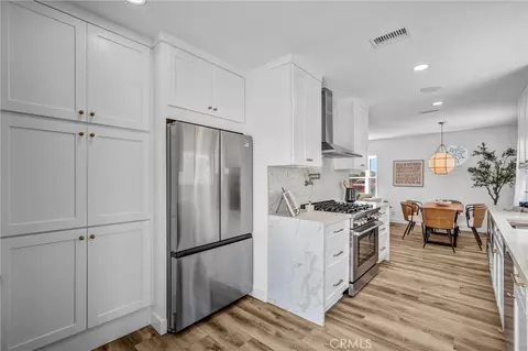 Kitchen - 4155 Keever Ave, Long Beach, CA 90807 photo 2 of 3