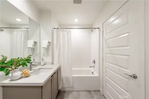 Bath - 2870 N Glassell, Orange, CA 92865 photo 2 of 7