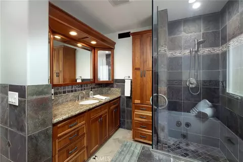 Bath - 6911 E Seaside, Long Beach, CA 90803 photo 2 of 4