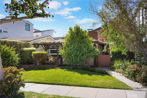 423 Narcissus Ave, Corona Del Mar, CA 92625