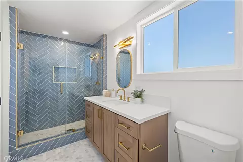 Bath - 9111 S Halldale Ave, Los Angeles, CA 90047 photo 5 of 5